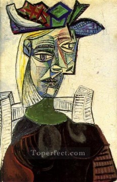 Mujer sentada con sombrero 4 1939 cubista Pablo Picasso Pinturas al óleo